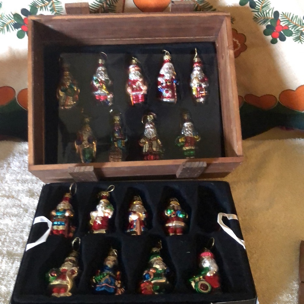 Thomas Pacconi Santa's from Around The World Ornaments with Crate - Picture 8 of 16